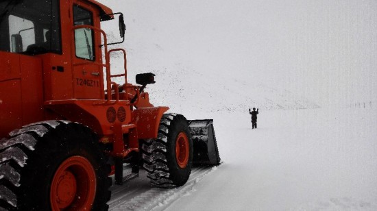 因暴雪断通的新藏公路恢复畅通