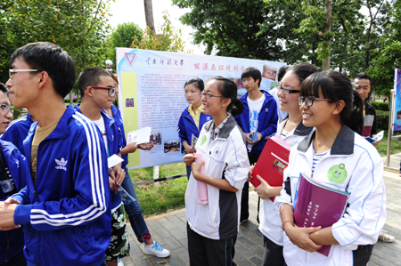 云师大首届“校园开放日”开放办学迎中学生参观