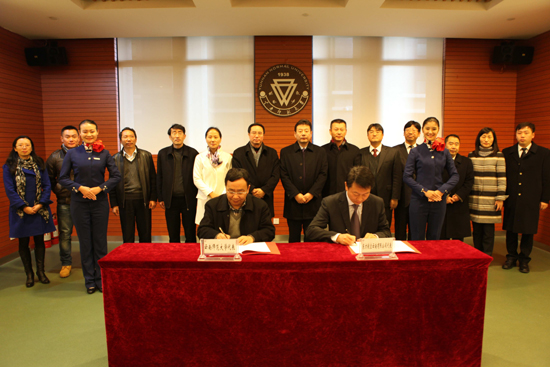 东航云南有限公司与云师大签署协议加强青年管理人才培养
