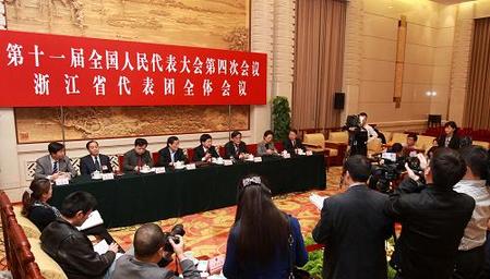 宗庆后等7位来自浙江的代表接受记者集体采访