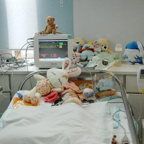 杭州坠楼女童昏迷238小时后苏醒