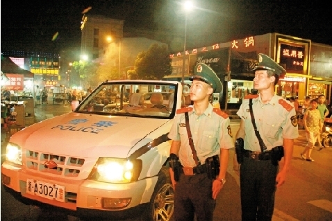 为市民送安全：12辆敞篷警车夜巡杭州