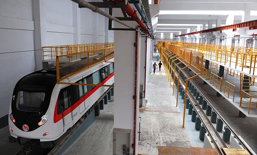 杭州地铁首列列车“入住”杭州地铁七堡车辆段