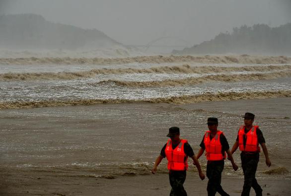 强台风“布拉万”造成舟山海域狂风暴雨