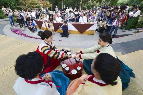 杭州举办中韩茶艺茶道交流表演活动