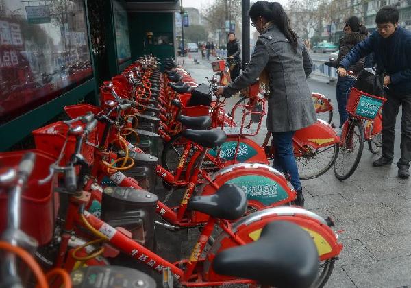 杭州：公共自行车助“减排”