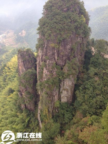 青山碧水两相依 去南尖岩看天地间的山水画卷