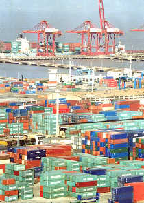 Foreign trade hits record high in July