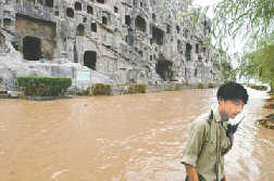 Floods, typhoon kill 86, wreak havoc