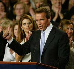 Angry Californians dump Davis, elect Schwarzenegger
