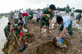 Typhoon Imbudo hits Guangdong, Hainan