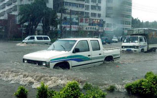 Typhoon Imbudo hits Guangdong, Hainan