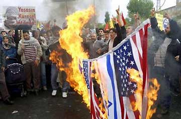 Turksih protesters against US and Israel