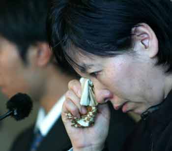 Setsuko Koda, mother of Shosei Koda who is being held hostage in Iraq, cries during a news conference in Tokyo October 29, 2004. The family of 24-year-old Shosei begged for his life on Friday after the expiry of a dealine set by his captors who have threatened to behead him unless Japan withdrew its troops. [Reuters]