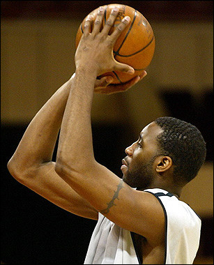 Tracy McGrady of Houston Rockets shoots a ball during a practice session, October 2004.[AFP/File]