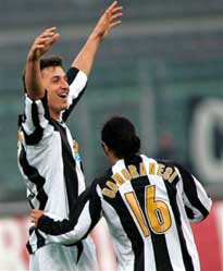 Juventus' German Mauro Camoranesi, right, celebrates scoring against Livorno with teammate Zlatlan Ibrahimovic of Sweden during the Serie A match between Juventus and Livorno Sunday, Jan. 9, 2005. [AP]