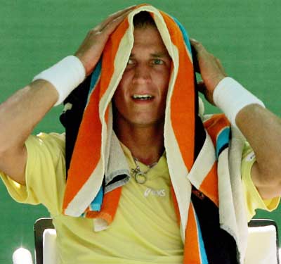 Finland's Jarkko Nieminen looks on from his chair after retiring from his third round match against top seed Switzerland's Roger Federer at the 2005 Australian Open tennis tournament in Melbourne, January 21, 2005. [Reuters]