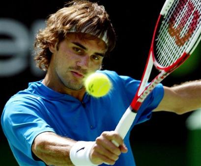 Roger Federer of Switzerland, top seed, makes a backhand return to Jarkko Nieminen, of Finland, during their third round match at the Australian Open at Melbourne Park, Melbourne, Australia, Friday Jan. 21, 2005. Federer won the match, 6-3, 5-2 due to the retirement of Nieminen from the match. [AP]