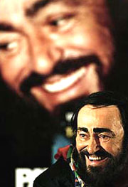 Pavarotti recovers from surgery