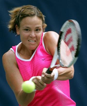 Lindsay Davenport, the number one seed, returns a shot to Venus Williams during their match at the Bausch and Lomb Championships, Friday, April 8, 2005, in Amelia Island, Fla. Davenport defeated Williams, 1-6, 6-3, 6-4. (AP Photo/Phil Coale)