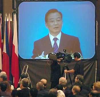 Chinese Premier Wen Jiabao delivers a keynote speech Sunday, June 26, 2005 at the opening ceremony of the Sixth Asia- Europe Finance Ministers' Meeting (ASEM FMM) in Tianjin, eastern China. 
