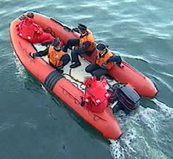 A video grab shows a Russian rescue team heading out to sea in the Pacific Ocean August 6, 2005. 