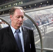 South Korean national soccer team's head coach Jo Bonfrere enters the Seoul World Cup stadium before his team's 2006 World Cup qualifier soccer match against Saudi Arabia in this August 17, 2005 file photo. 