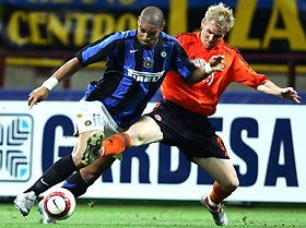 Inter Milan's Adriano (L) challenges Tomas Hubschman (R) of Shakhtar Donetsk during their Champions League third qualifying round, second leg soccer match at San Siro Stadium in Milan, northern Italy August 24, 2005.