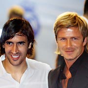 Real Madrid's players Raul (L) and David Beckham pose for photographers after arriving at Real Madrid�s Santiago Bernabeu stadium for the premiere of Real Madrid's film "Real: The Movie" in Madrid August 25, 2005.