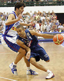 France's Tony Parker (R) of the NBA's San Antonio Spurs drives past Serbia and Montenegro's Dejan Bodiroga during their basketball match for a place in the quarterfinals at the European Championship in Novi Sad, Serbia & Montenegro September 20, 2005.