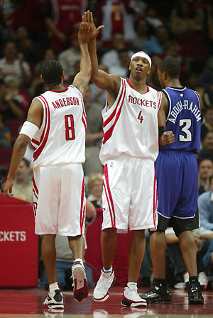 Rockets' Anderson and Swift celebrate win over Kings in Houston n REUTERS s X01366 x Houston Rockets guard Derek Anderson (L) and forward Stromile Swift celebrate their opening night 98-89 win against the Sacramento Kings in their NBA game in Houston November 2, 2005 In the background is Sacramento Kings forward Shareef Abdur-Rahim.