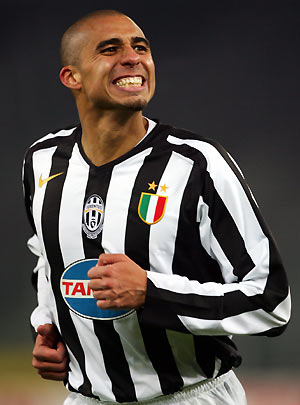 David Trezeguet celebrates his goal against Siena during their Italian Serie A soccer match at the Delle Alpi stadium in Turin, northern Italy, December 21, 2005. [Reuters]