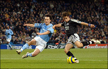 Chelsea's Joe Cole blasts a shot past Manchester City's Jihai Sun (L) during a Premiereship match at The City Of Manchester Stadium, in Manchester. Chelsea won 1-0.