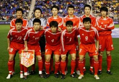 China's national soccer team poses before the start of a friendly soccer match against Andalucia at the Ramon de Carranza Stadium in Cadiz, southern Spain December 28, 2005. (Back row L to R) Li Yi, Li Leilei, Kao Yang, Shao Jia Yi, Liu Wei and Ji Mingyi, (front row L to R) Li Yan, Zhao Junzhe, Zhang Yao Kun, Sun Xiang and Zheng Zhi.