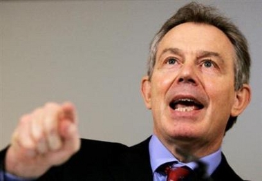 Prime Minister Tony Blair speaks to journalists at his monthly news conference in Downing Street in London, December 21, 2005.