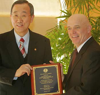 South Korean Foreign Minister Ban Ki-moon (L) presents a plaque to Commander of U.S. Forces in Korea General Leon LaPorte during a farewell luncheon hosted by Ban at his official residence in Seoul January 7, 2006. LaPorte is leaving after nearly four years of service in South Korea.