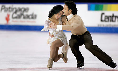 Marie-France Dubreuil and Patrice Lauzon (R) skate their Senior Free Dance Program at the Canadian Figure Skating Championships in Ottawa, Ontario, January 15, 2006. Dubreuil and Lauzon won the competition to repeat as the Canadian Champions. [Reuters]