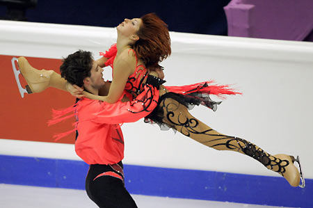 Jana Khokhlova (R) and Sergei Novitski of Russia perform during the practice session of the European Figure Skating Championships at the Palais des Sports ice rink in Lyon, central France, January 16, 2006. The European Figure Skating Championships runs in Lyon until January 22. [Reuters]