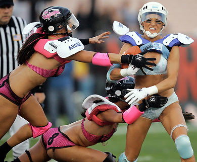 Los Angeles Temptation(blue) play against New York Euphoria during the third annual Lingerie Bowl football game in Los Angeles February 5, 2006. The 30-minute game features models playing full-contact football in lingerie and airs locally on pay-per-view during half time of the NFL's Super Bowl XL football game. [Reuters]