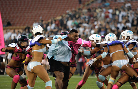 Los Angeles Temptation(blue) play against New York Euphoria during the third annual Lingerie Bowl football game in Los Angeles February 5, 2006. The 30-minute game features models playing full-contact football in lingerie and airs locally on pay-per-view during half time of the NFL's Super Bowl XL football game. [Reuters]