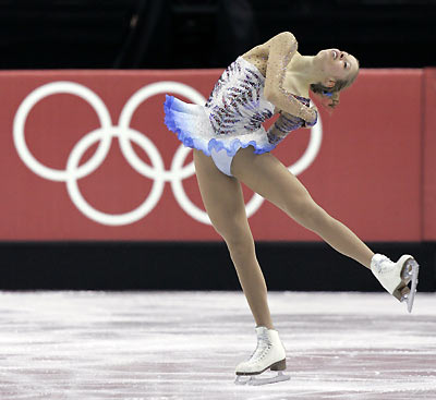 Carolina Kostner from Italy performs in the women's short program during the Figure Skating competition at the Torino 2006 Winter Olympic Games in Turin, Italy, February 21, 2006. [Reuters]