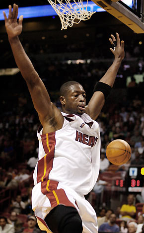 Miami Heat guard Dwyane Wade follows through on a dunk against the Toronto Raptors during NBA action in Miami, Florida, February 27, 2006. [Reuters]