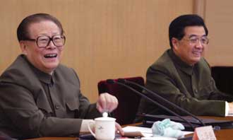 Jiang Zemin and Hu Jintao join panel discussion of the Army delegation