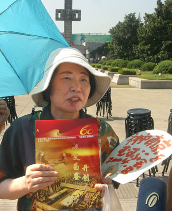 Japanese mourn war victims in Nanjing