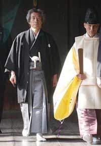 Koizumi to continue shrine visit despite court ruling