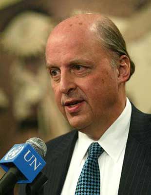 Bush names Negroponte as Iraq ambassador