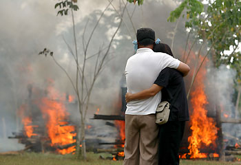 Asia rushes to bury 63,000 tsunami victims