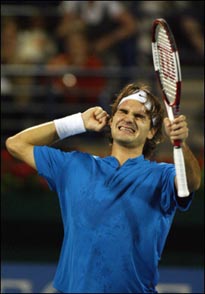 Top seed Federer hangs on for Key Biscayne win