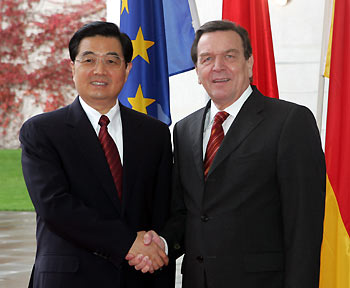 Hu meets German leaders on expanding ties