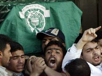 Angry Palestinians bury Hamas leader